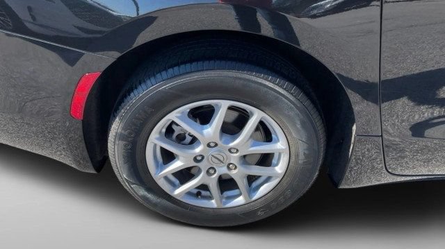 Used 2022 Chrysler Voyager LX FWD image 2
