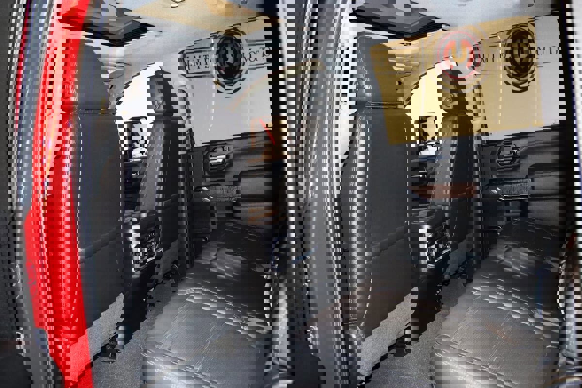 Used 2022 GMC Sierra 3500 Denali w/ Denali Ultimate Package image 64