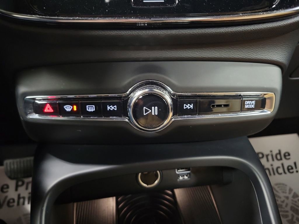 Used 2019 Volvo XC40 T5 Momentum image 19