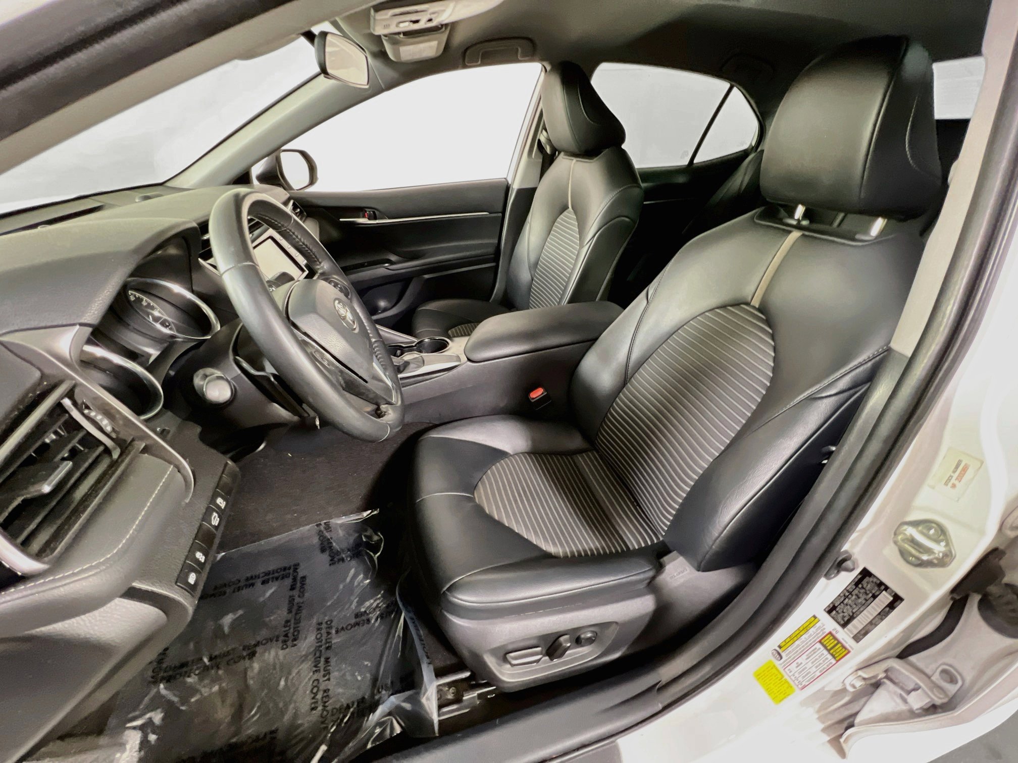 Used 2020 Toyota Camry SE image 19