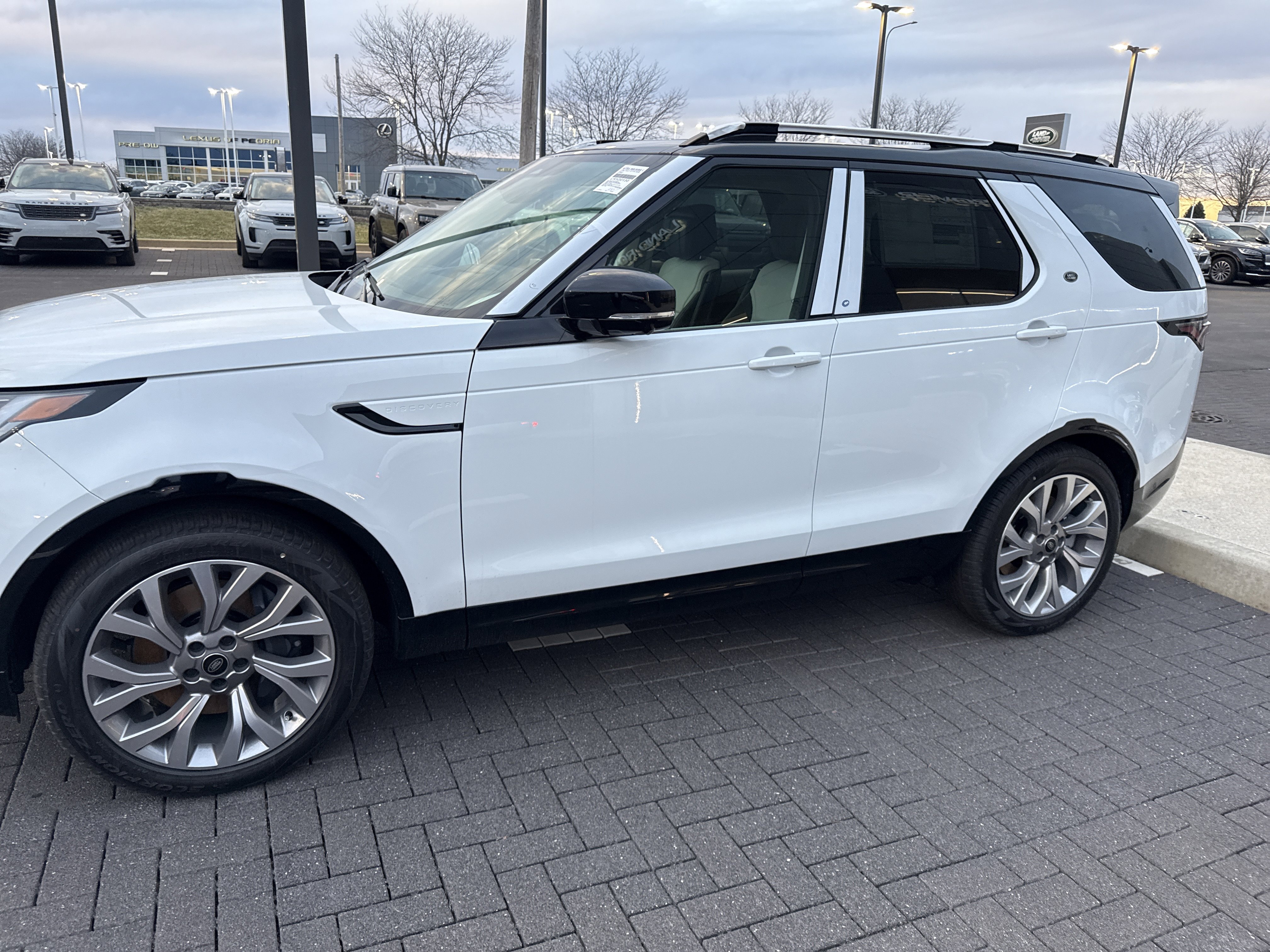 New 2026 Land Rover Discovery Limited Edition image 3