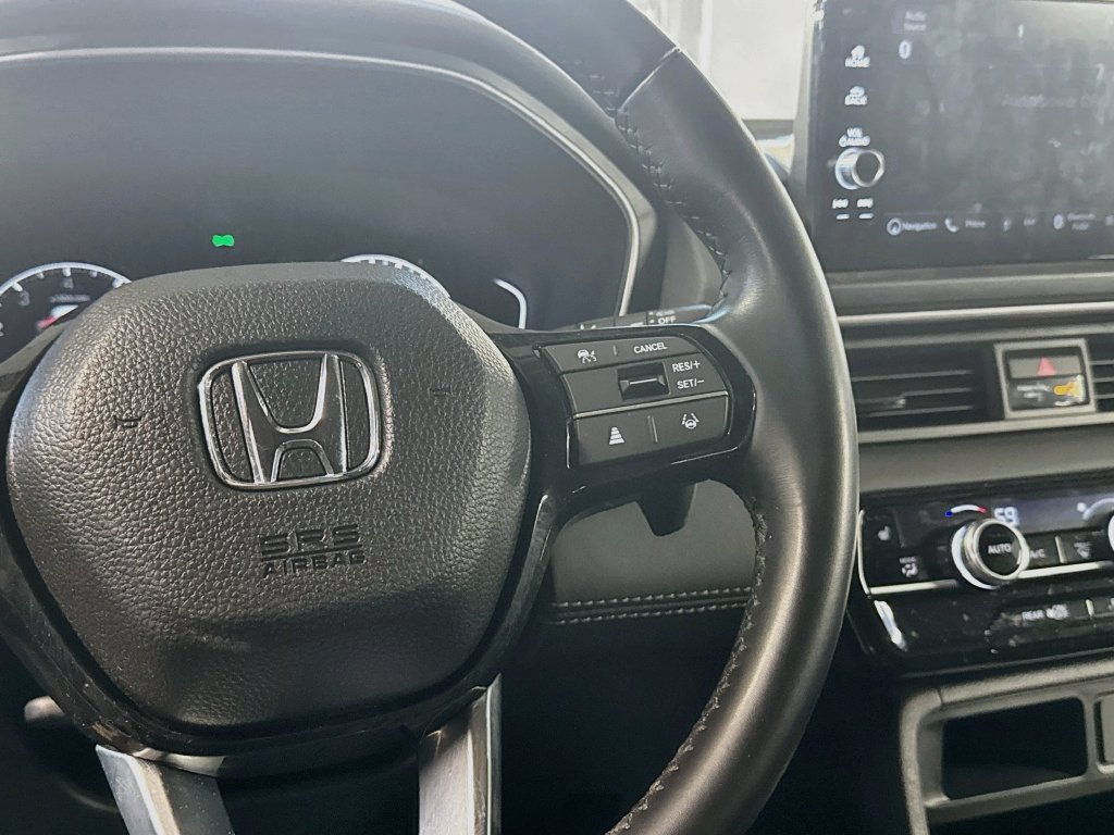 Used 2025 Honda Pilot Touring image 13