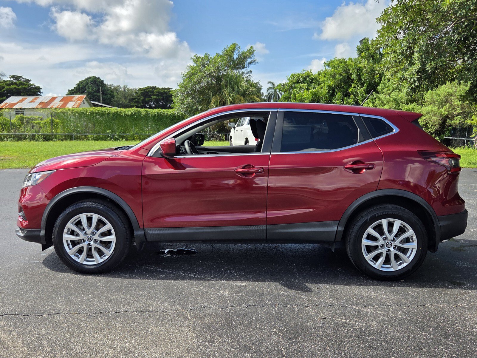 Used 2021 Nissan Rogue Sport S FWD image 2