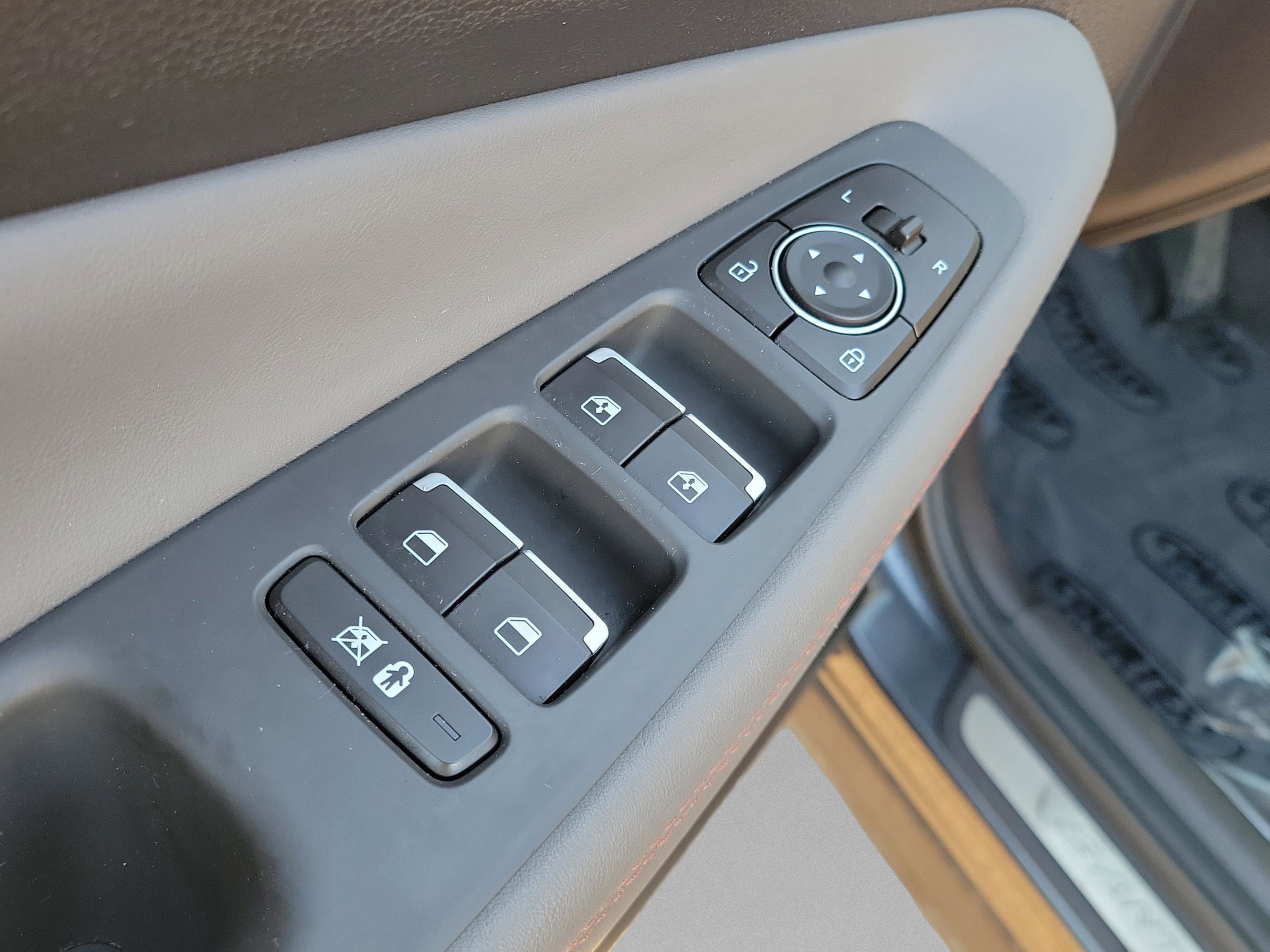 Used 2020 Hyundai Santa Fe Limited image 20