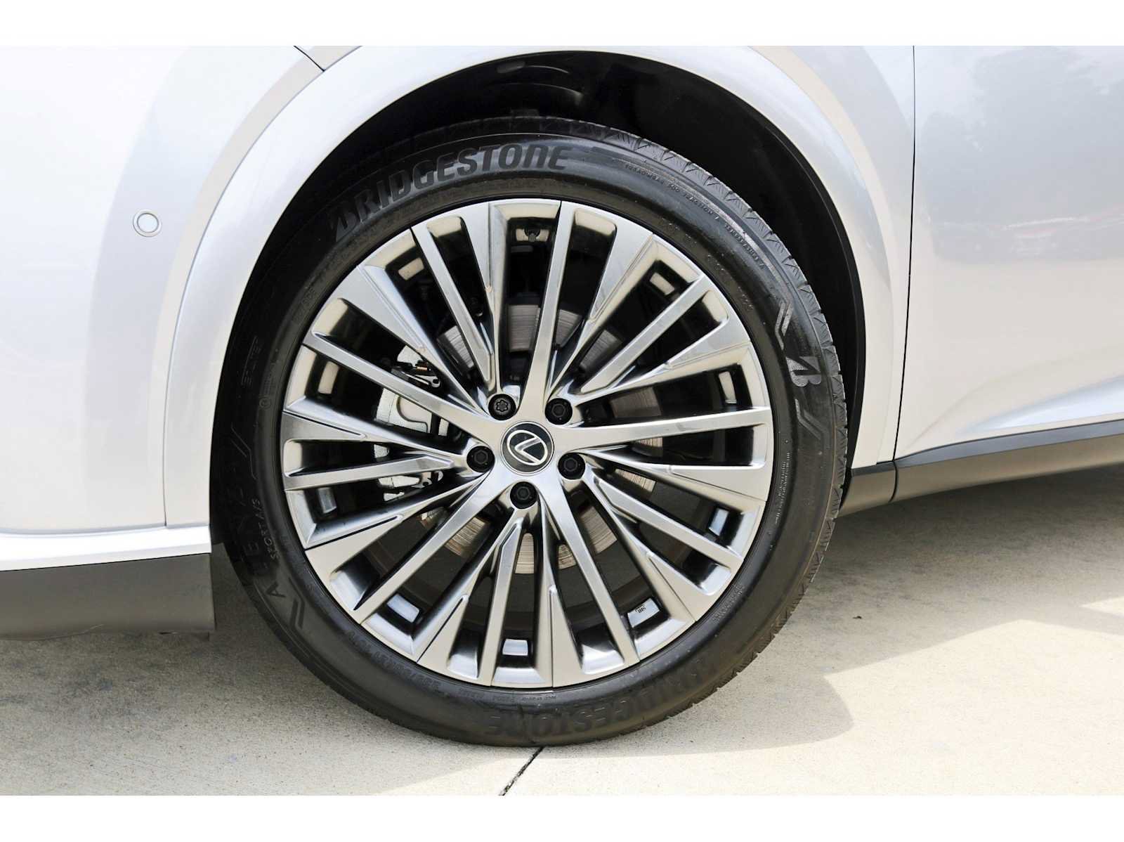 Used 2025 Lexus RX 450h AWD w/ Luxury Package image 30