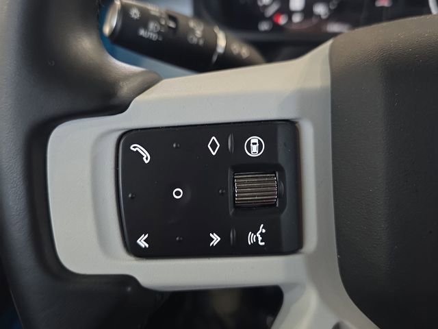 Used 2025 Land Rover Defender 110 X-Dynamic SE image 16