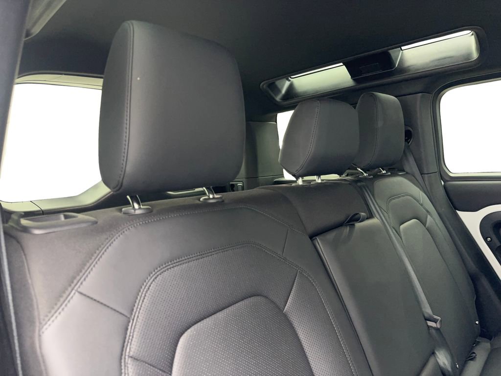Used 2025 Land Rover Defender 110 S image 38