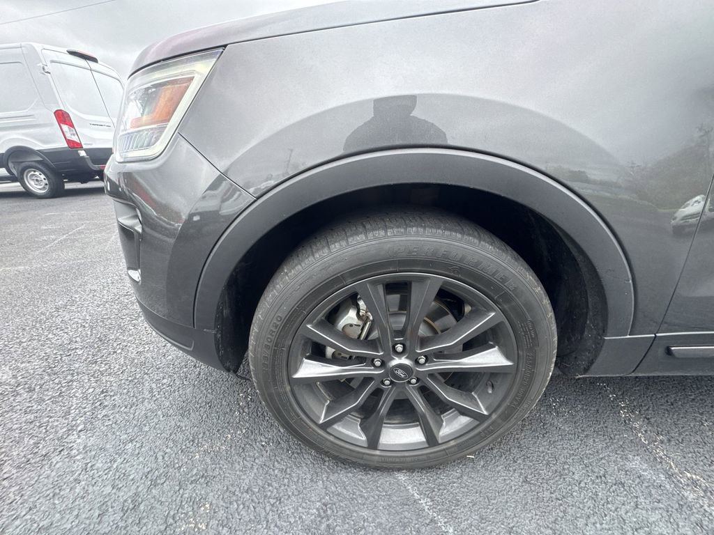 Used 2018 Ford Explorer XLT w/ Equipment Group 202A image 10