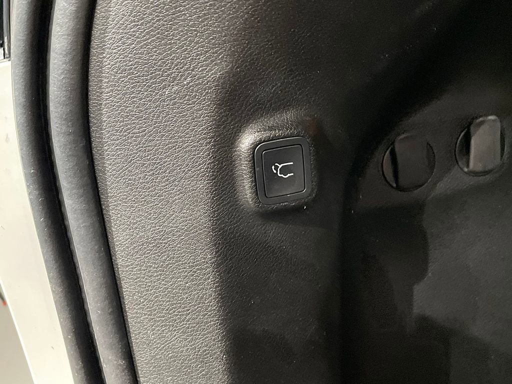 Used 2019 Jeep Cherokee Limited AWD/4WD image 13