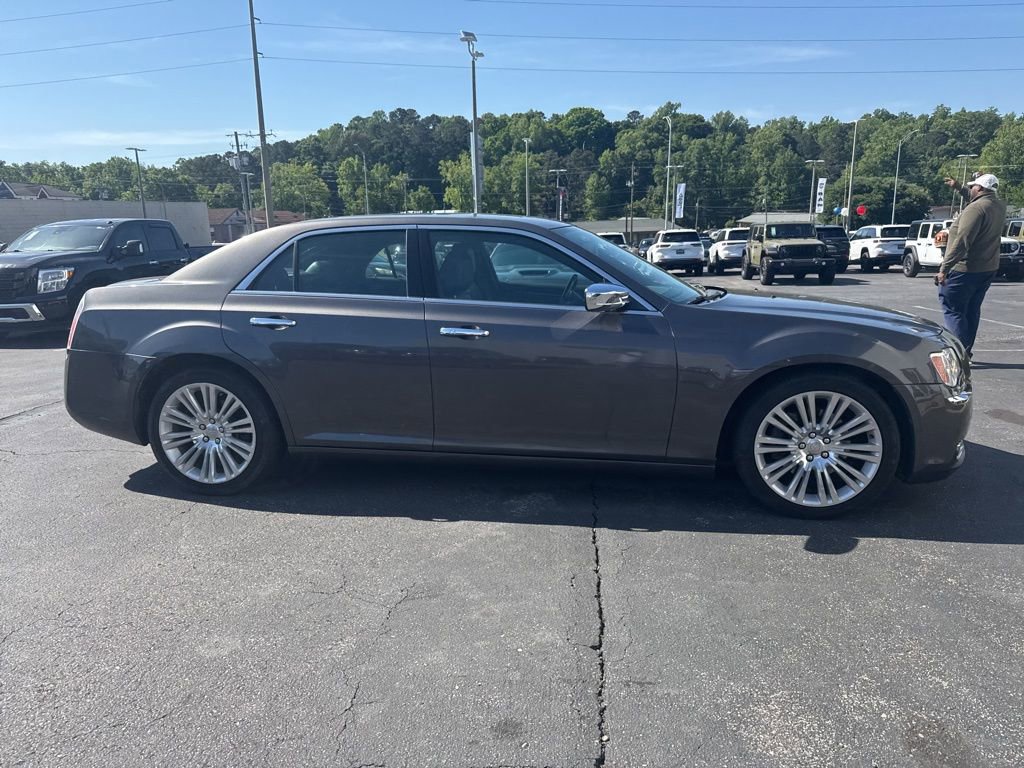 Used 2014 Chrysler 300 C image 4