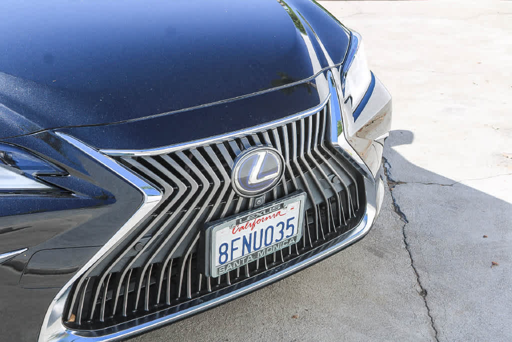 Used 2019 Lexus ES 300h w/ Accessory Package 2 FWD image 11