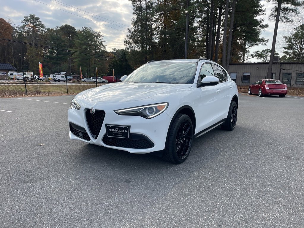 Used 2022 Alfa Romeo Stelvio Sprint image 2