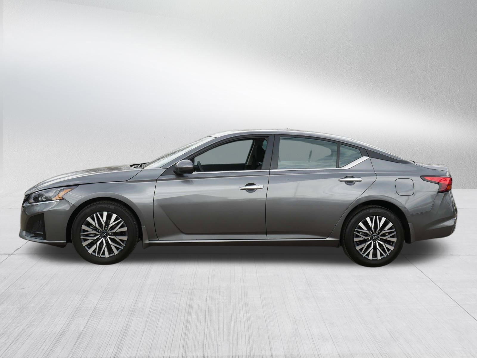 Certified 2023 Nissan Altima 2.5 SV w/ SV Premium Package AWD/4WD image 4