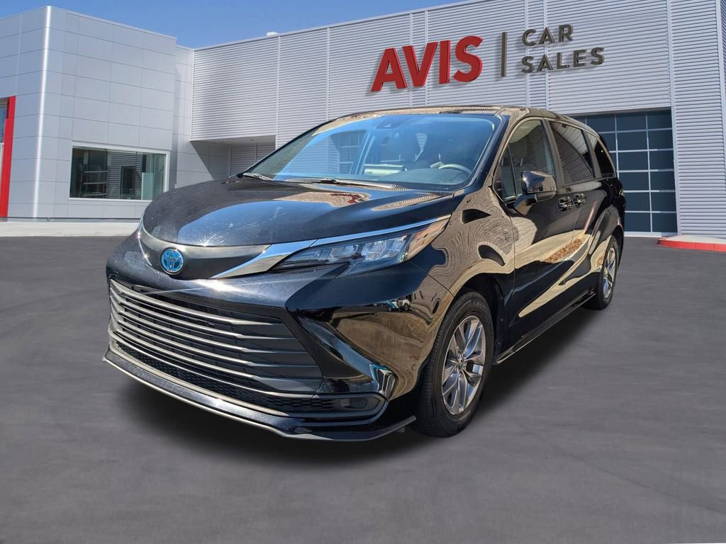 Used 2025 Toyota Sienna LE