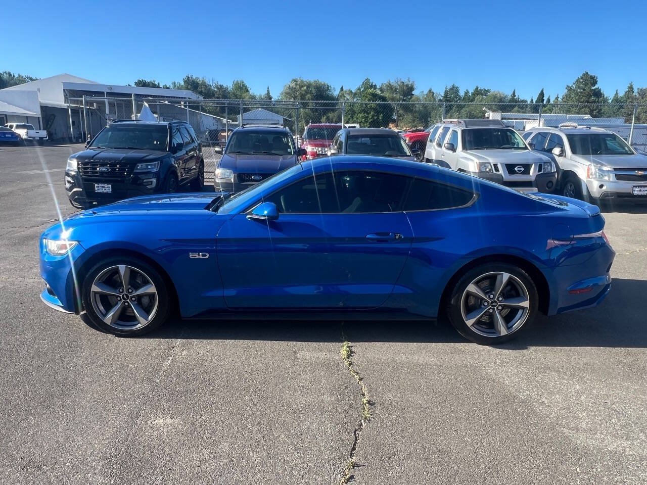 Used 2017 Ford Mustang GT RWD image 2