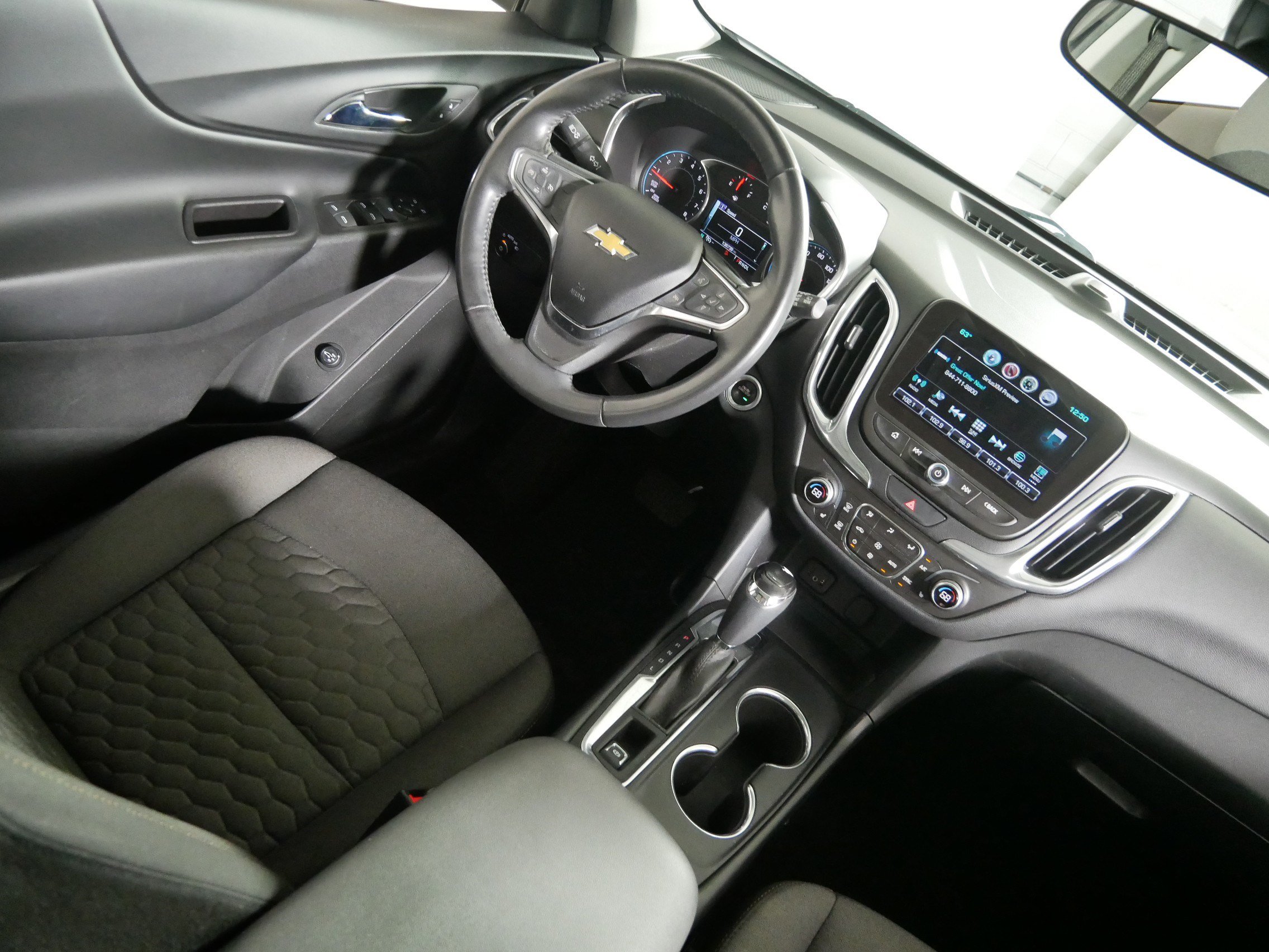Used 2018 Chevrolet Equinox LT w/ Sun & Infotainment Package AWD/4WD image 9
