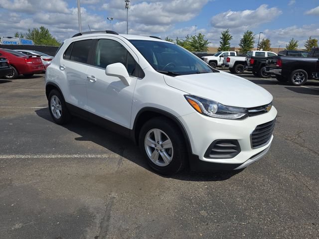 Certified 2020 Chevrolet Trax LT w/ LT Convenience Package FWD image 2