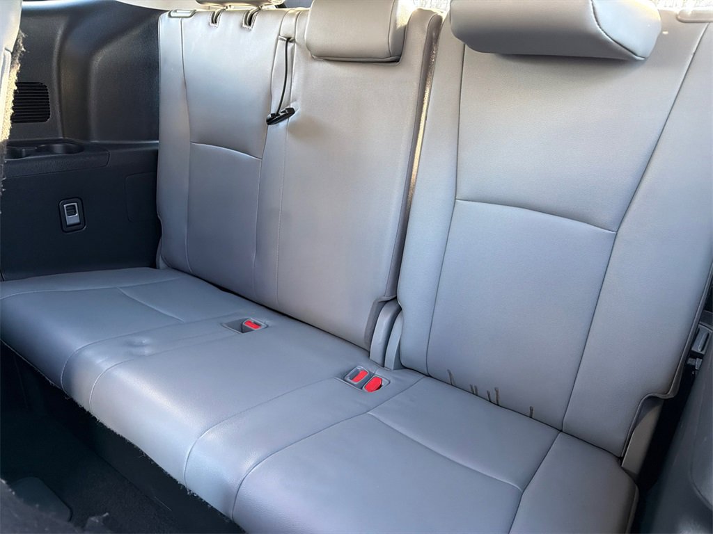 Used 2020 Toyota Highlander XLE image 17