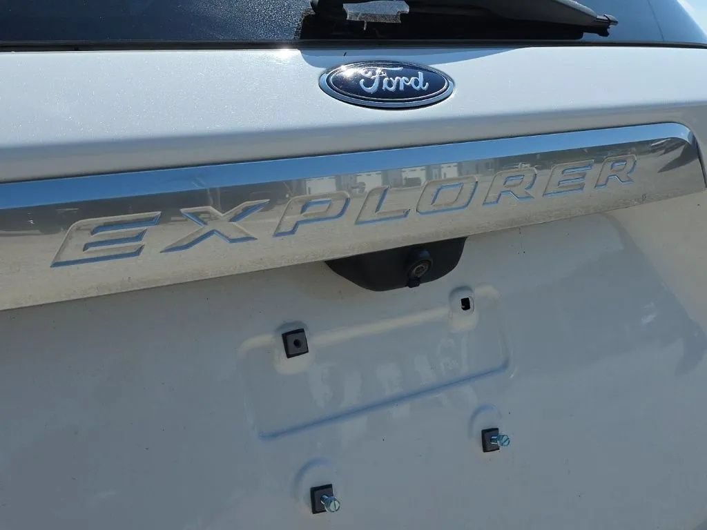 Used 2020 Ford Explorer Platinum w/ Premium Technology Package AWD/4WD image 8