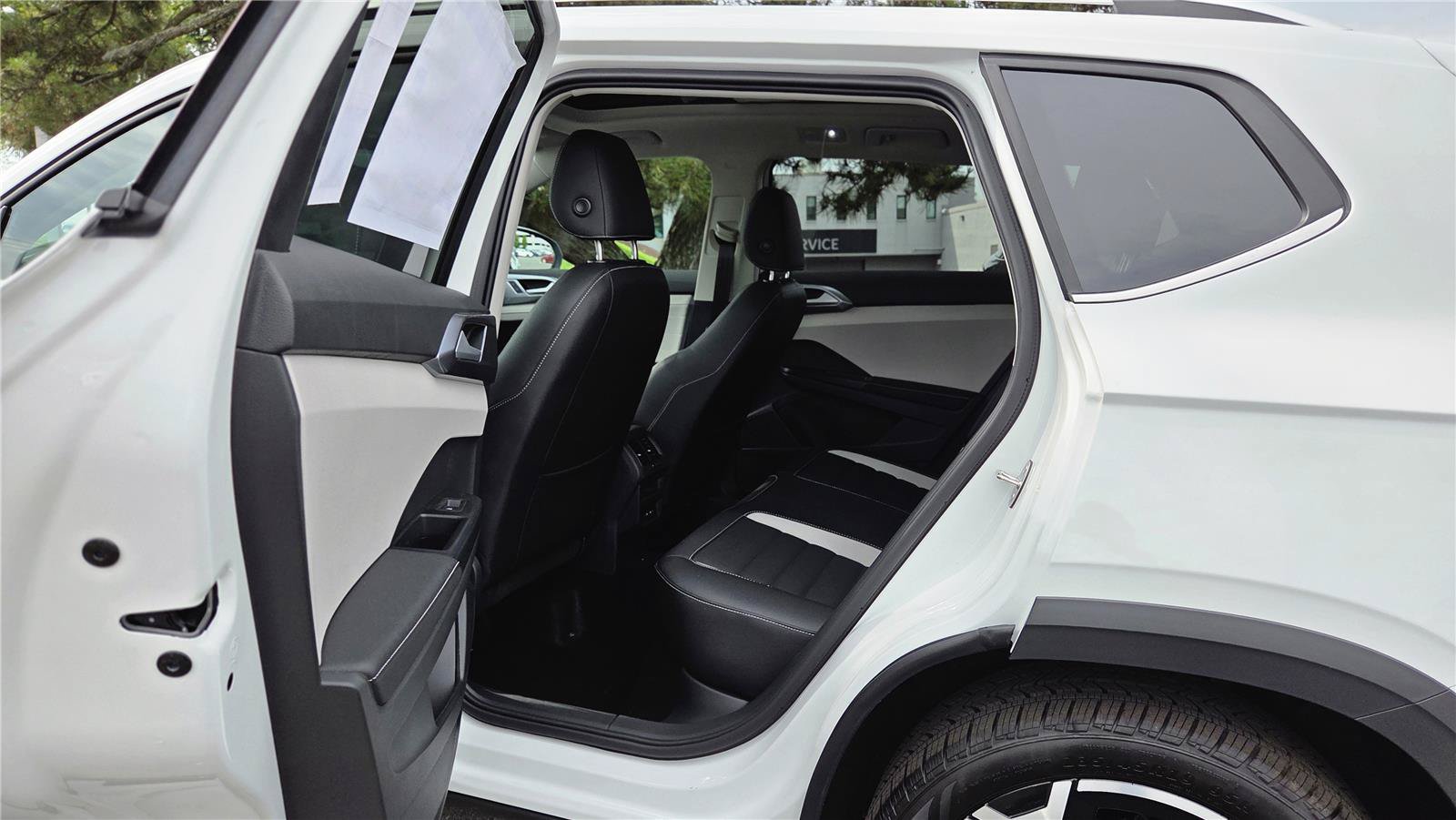 New 2026 Volkswagen Taos SEL AWD/4WD image 27