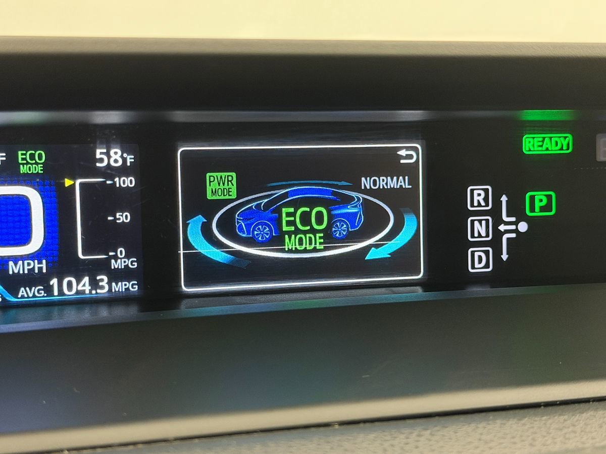 Used 2017 Toyota Prius Prime Advanced FWD image 19