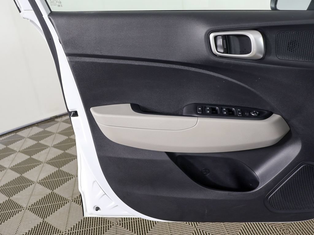 Certified 2026 Hyundai Venue SEL FWD image 19