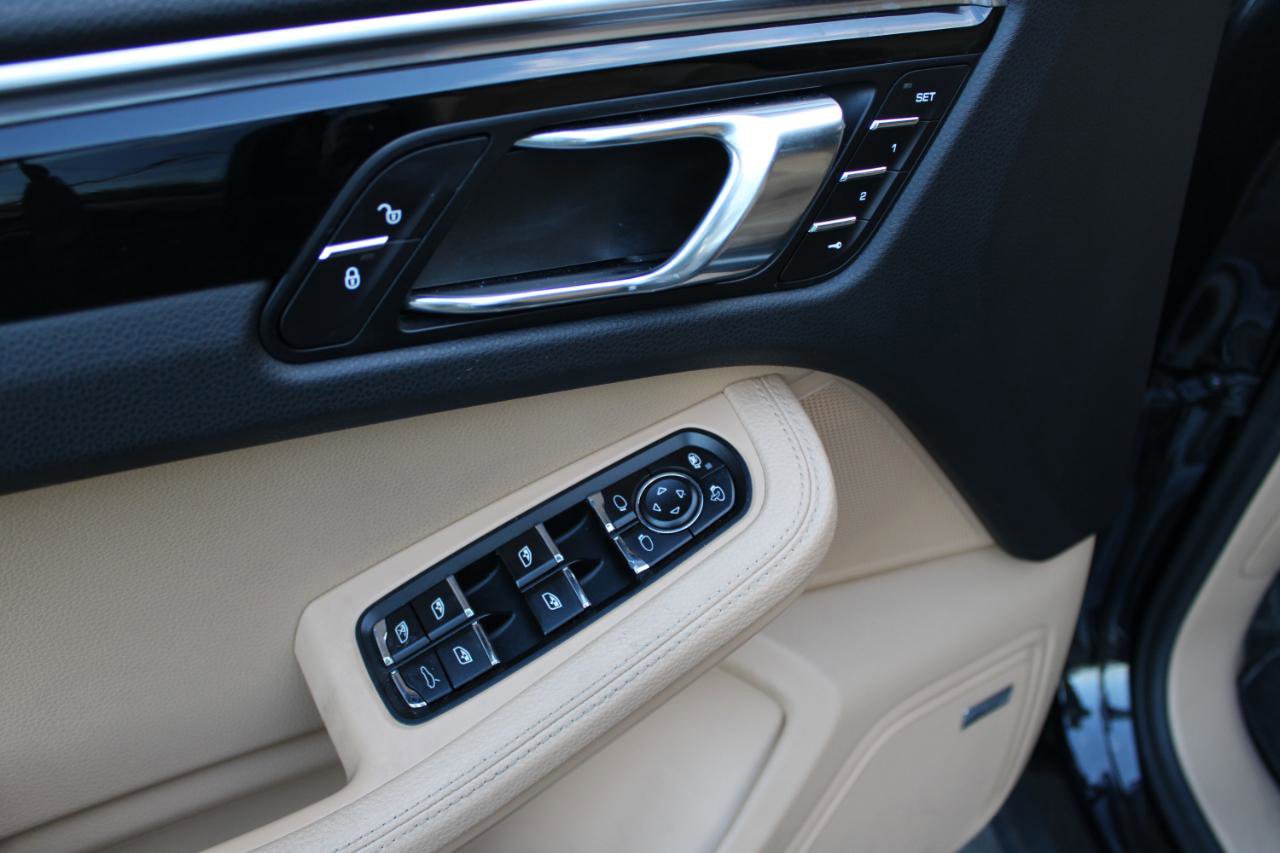 Used 2017 Porsche Macan S image 12