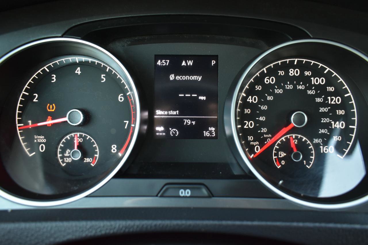 Used 2017 Volkswagen Golf Alltrack S image 16