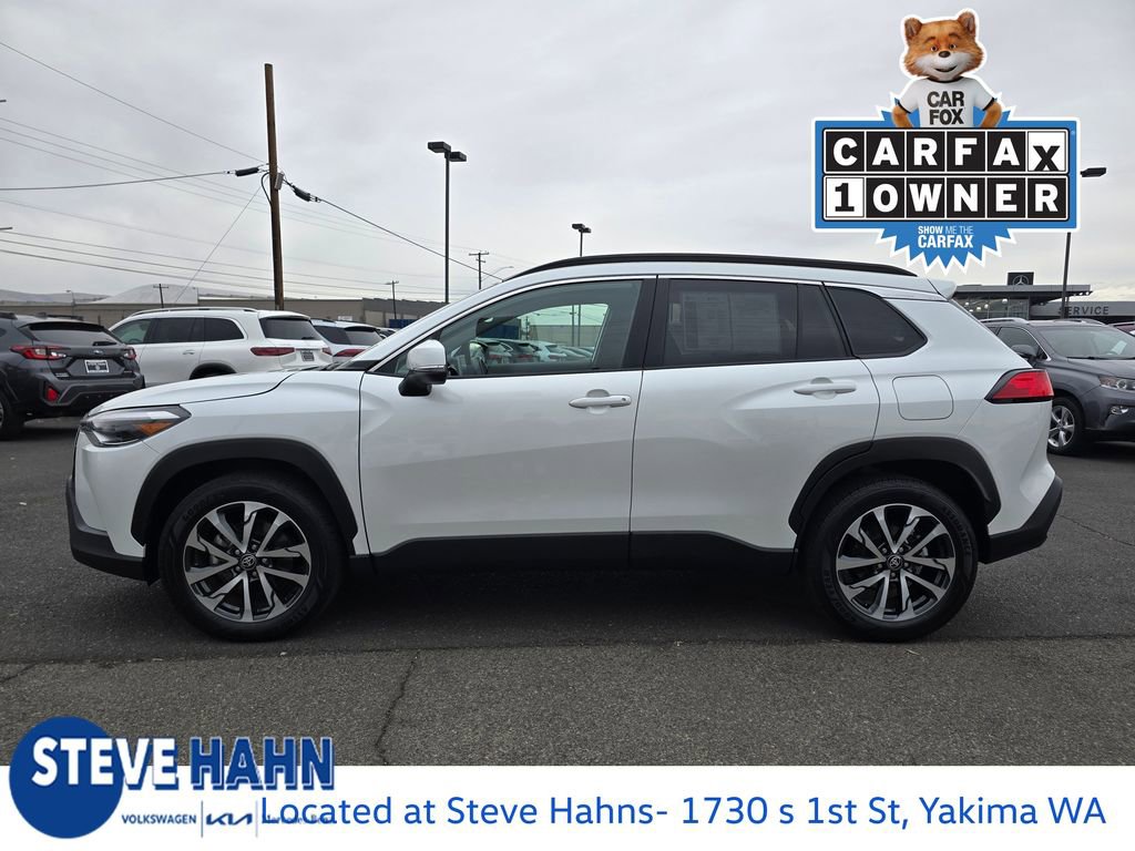 Used 2024 Toyota Corolla Cross XLE w/ Convenience Package image 2