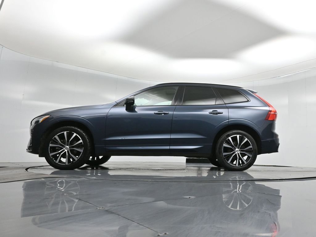 Used 2023 Volvo XC60 B5 Plus image 7