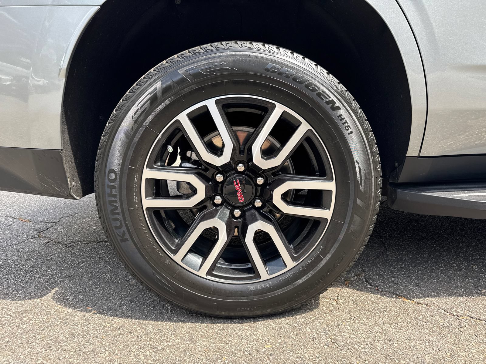 Used 2024 GMC Yukon AT4 AWD/4WD image 19