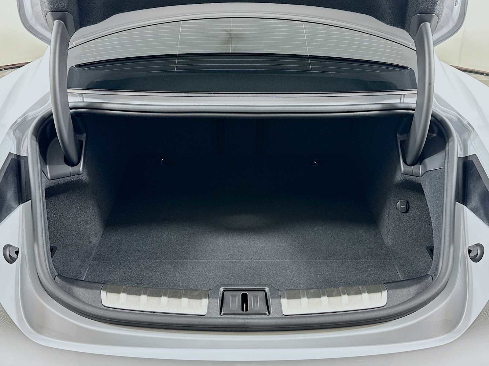 New 2026 Porsche Taycan GTS image 28