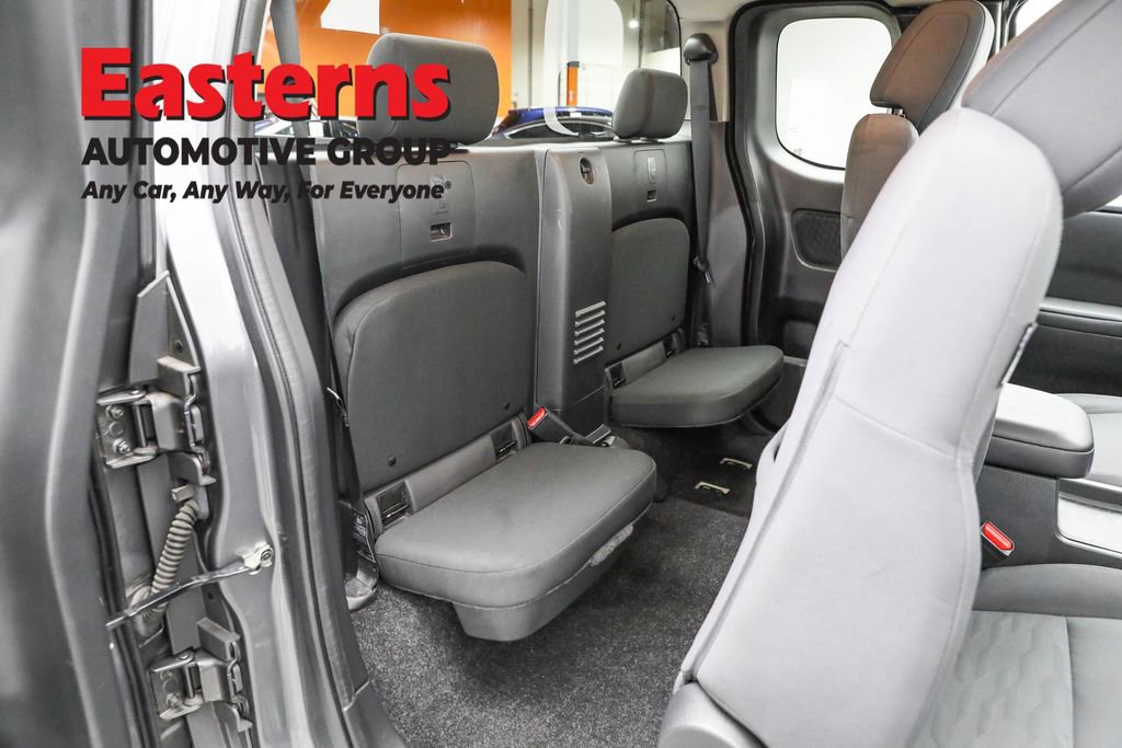 Used 2022 Nissan Frontier S RWD image 21