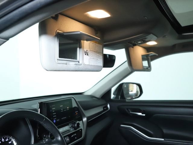 Used 2023 Toyota Highlander Limited image 28
