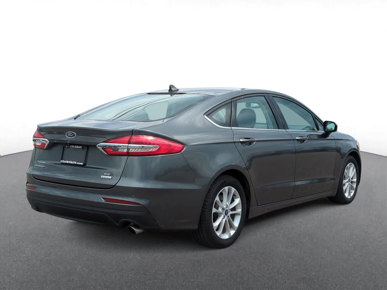 Used 2020 Ford Fusion SE FWD image 8