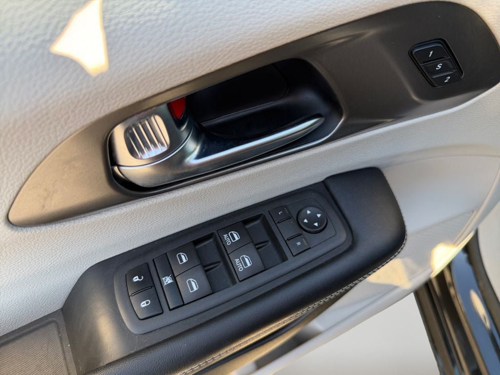 Used 2022 Chrysler Pacifica Touring-L FWD image 21