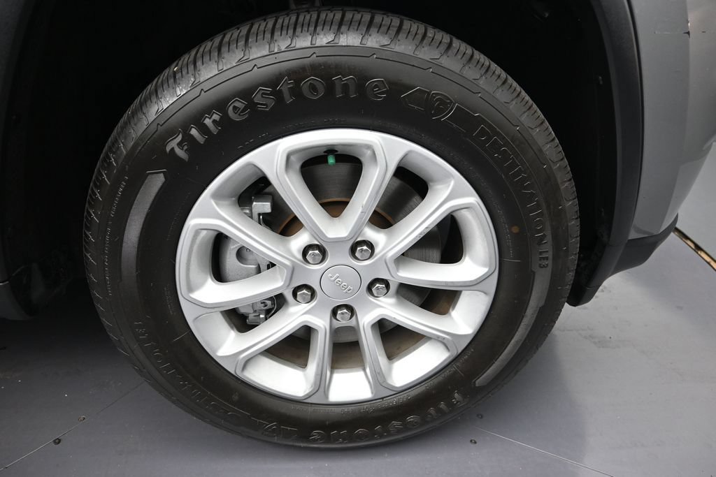 Used 2021 Jeep Grand Cherokee Laredo RWD image 9