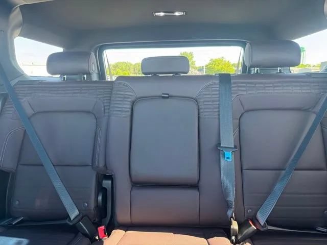 New 2026 GMC Hummer EV SUV w/ LPO, Illumination Package AWD/4WD image 19