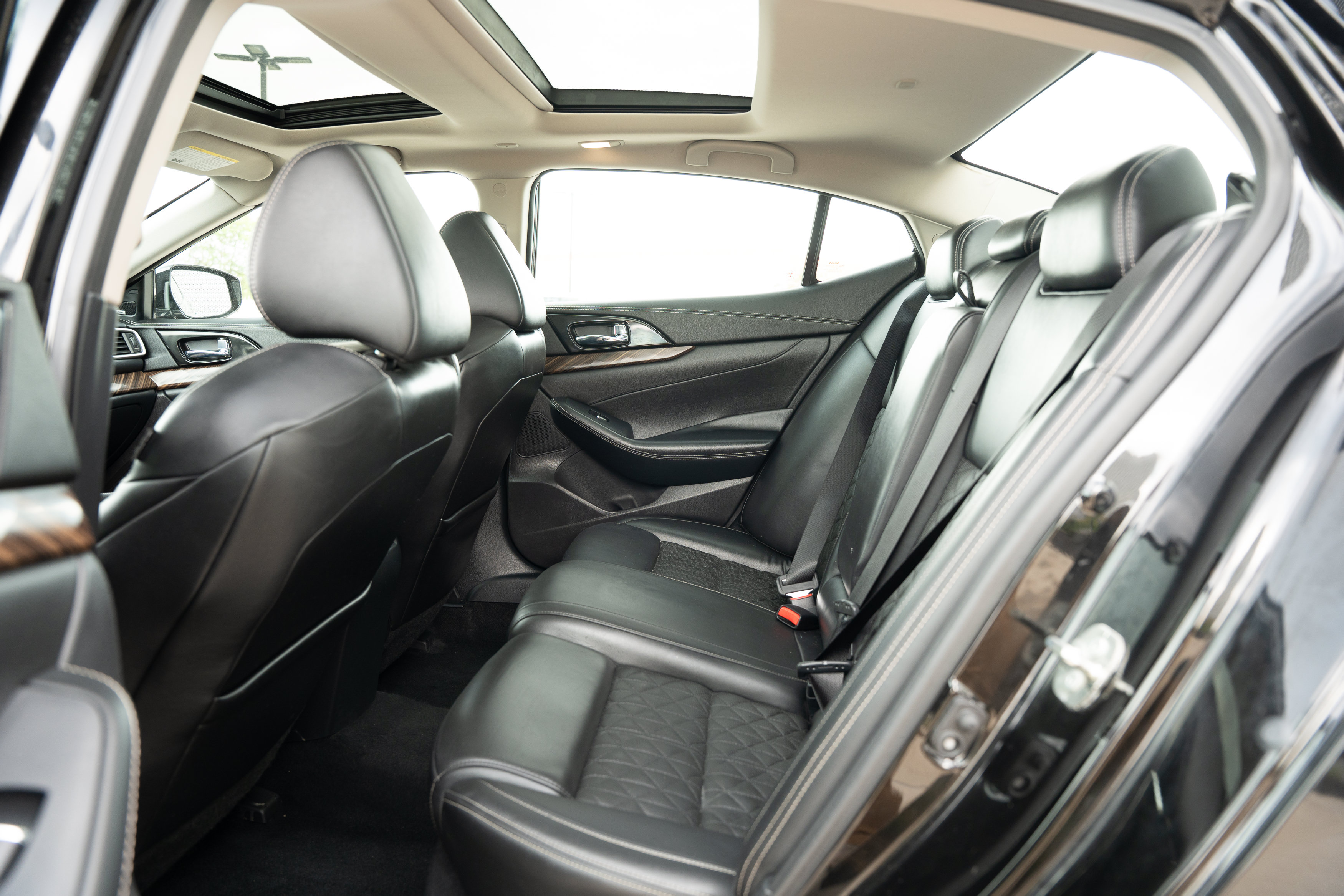 Used 2017 Nissan Maxima Platinum w/ Medallion Package FWD image 19