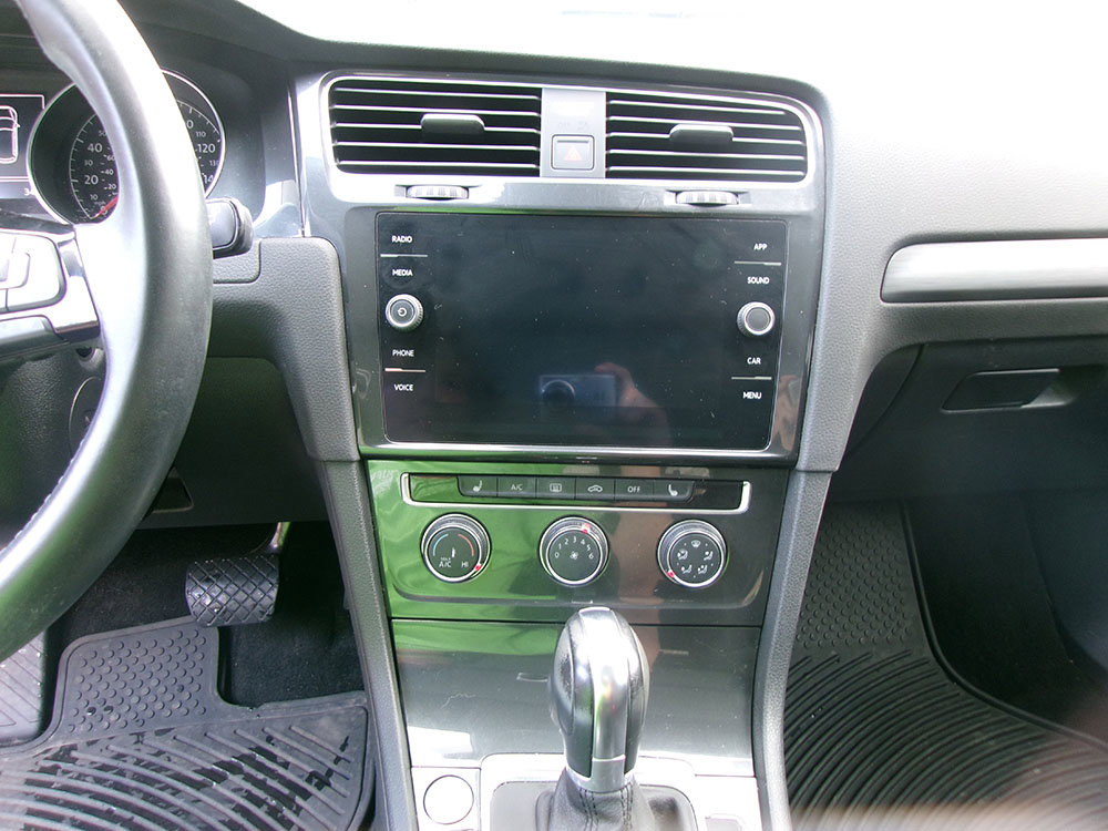 Used 2019 Volkswagen Golf S image 15