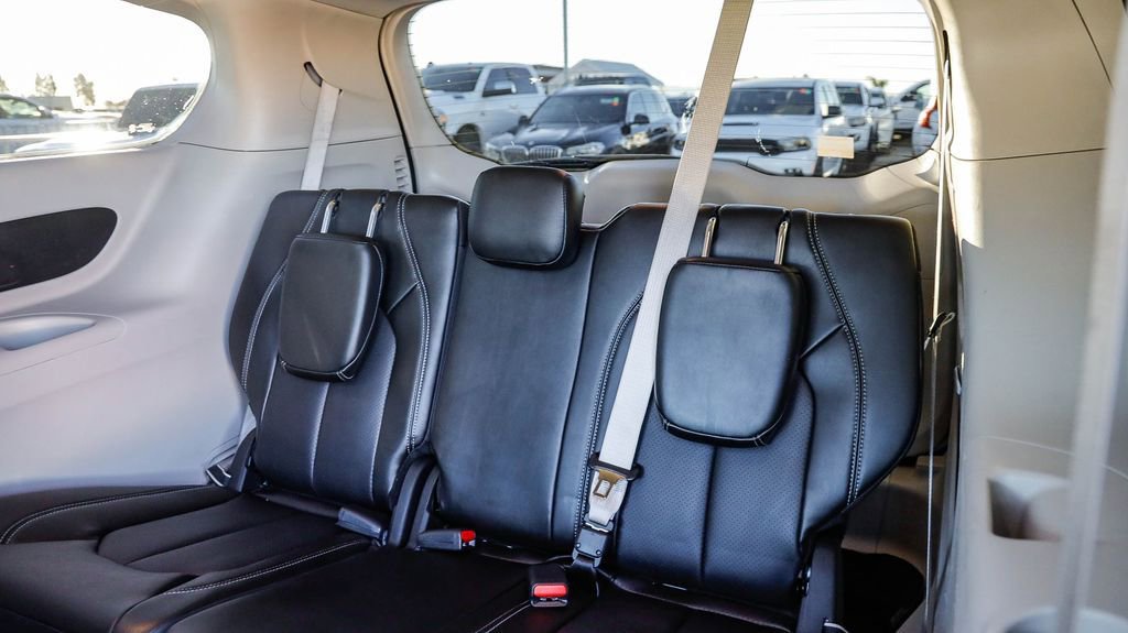 Certified 2023 Chrysler Pacifica Touring-L image 22