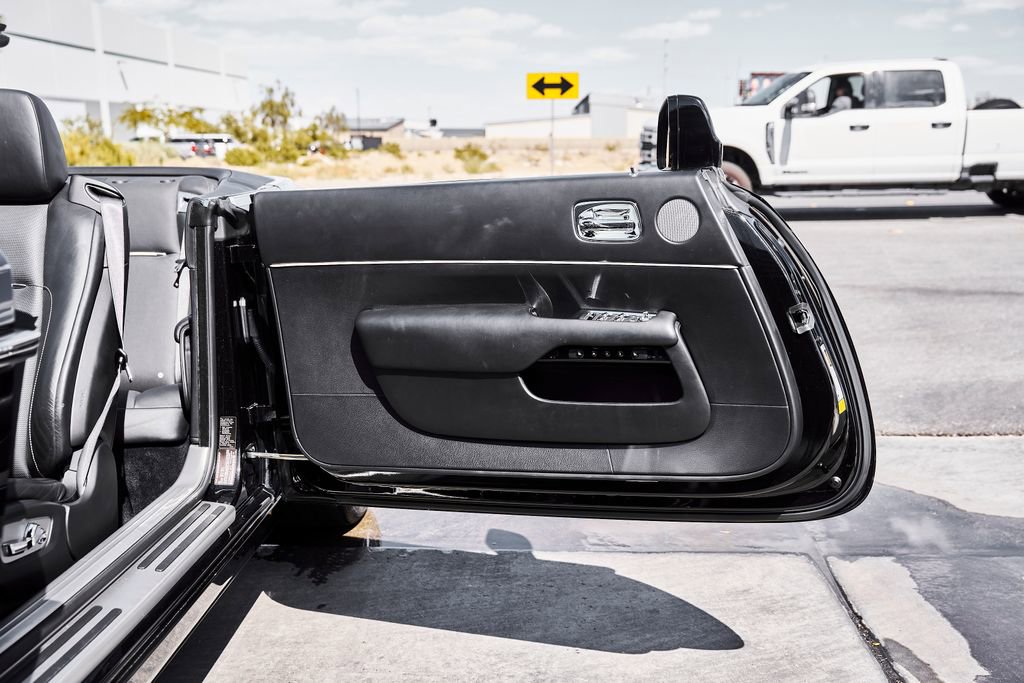 Used 2018 Rolls-Royce Dawn RWD image 26