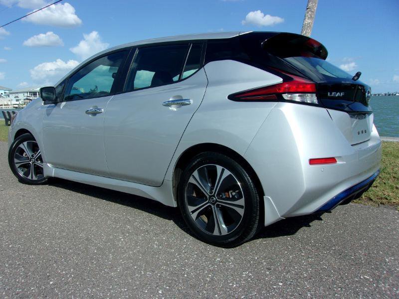Used 2020 Nissan Leaf SV w/ SV Technology Package image 12