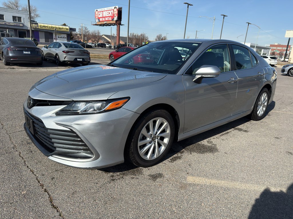 Used 2022 Toyota Camry LE image 3