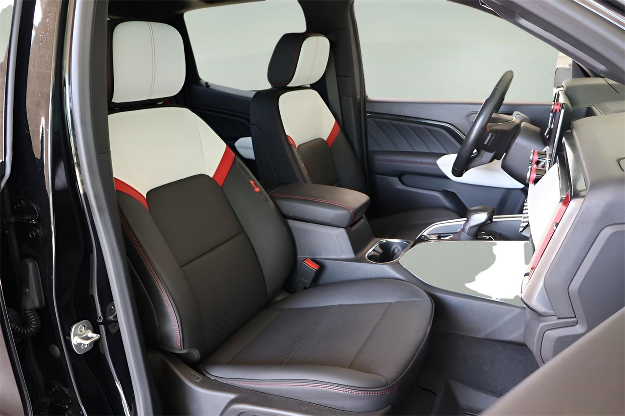 Used 2024 GMC Canyon AT4X image 20