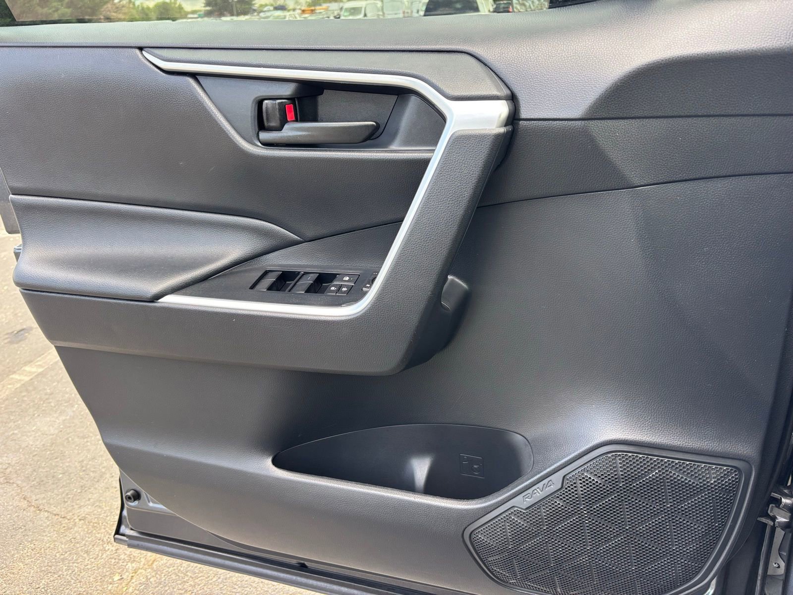 Used 2020 Toyota RAV4 LE image 15