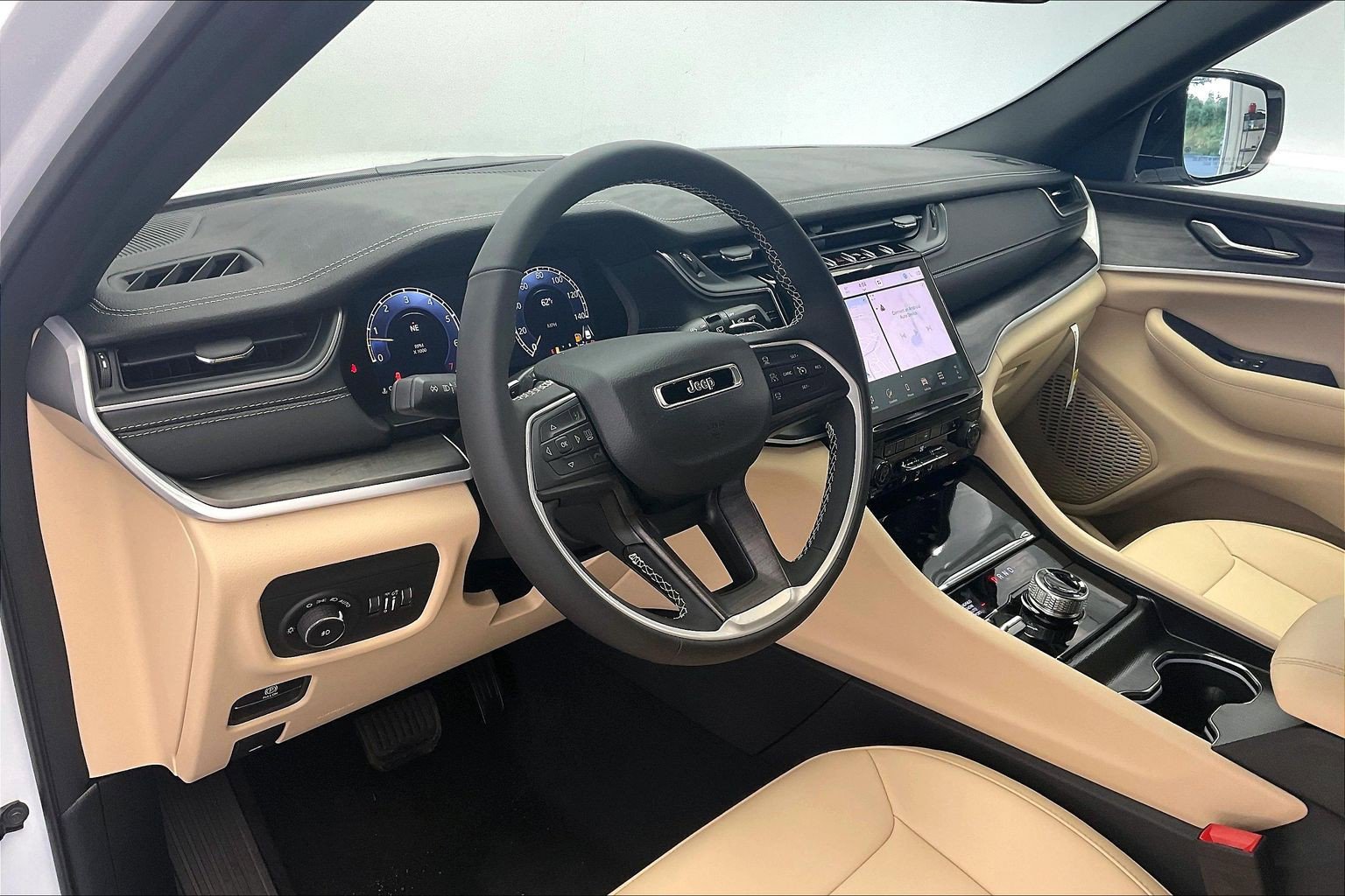New 2025 Jeep Grand Cherokee Limited AWD/4WD image 4