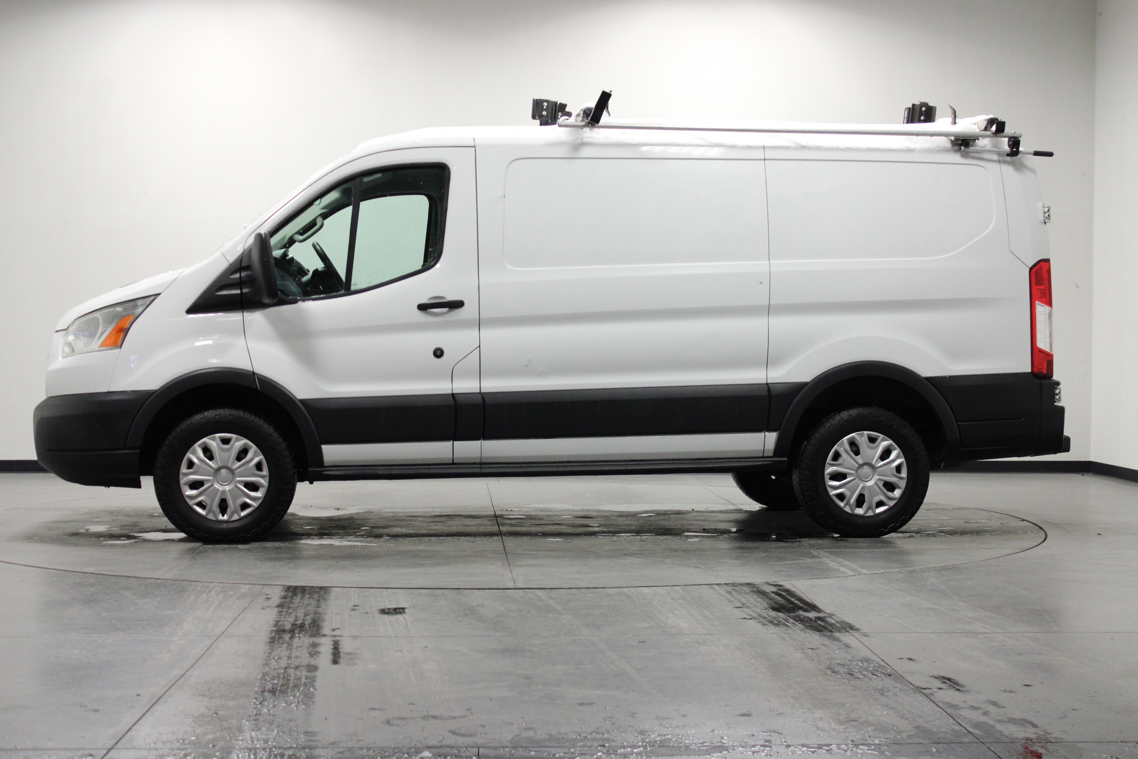 Used 2015 Ford Transit 250 130 Low Roof w/ Exterior Upgrade Package image 7