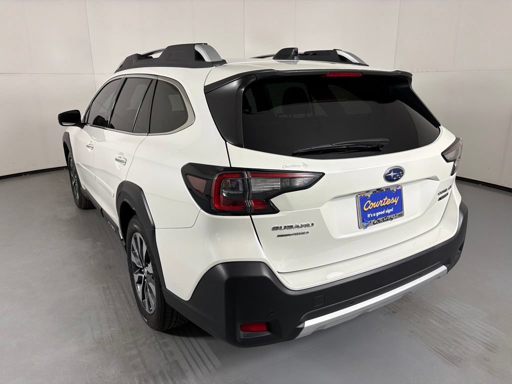 Used 2023 Subaru Outback Touring AWD/4WD image 6