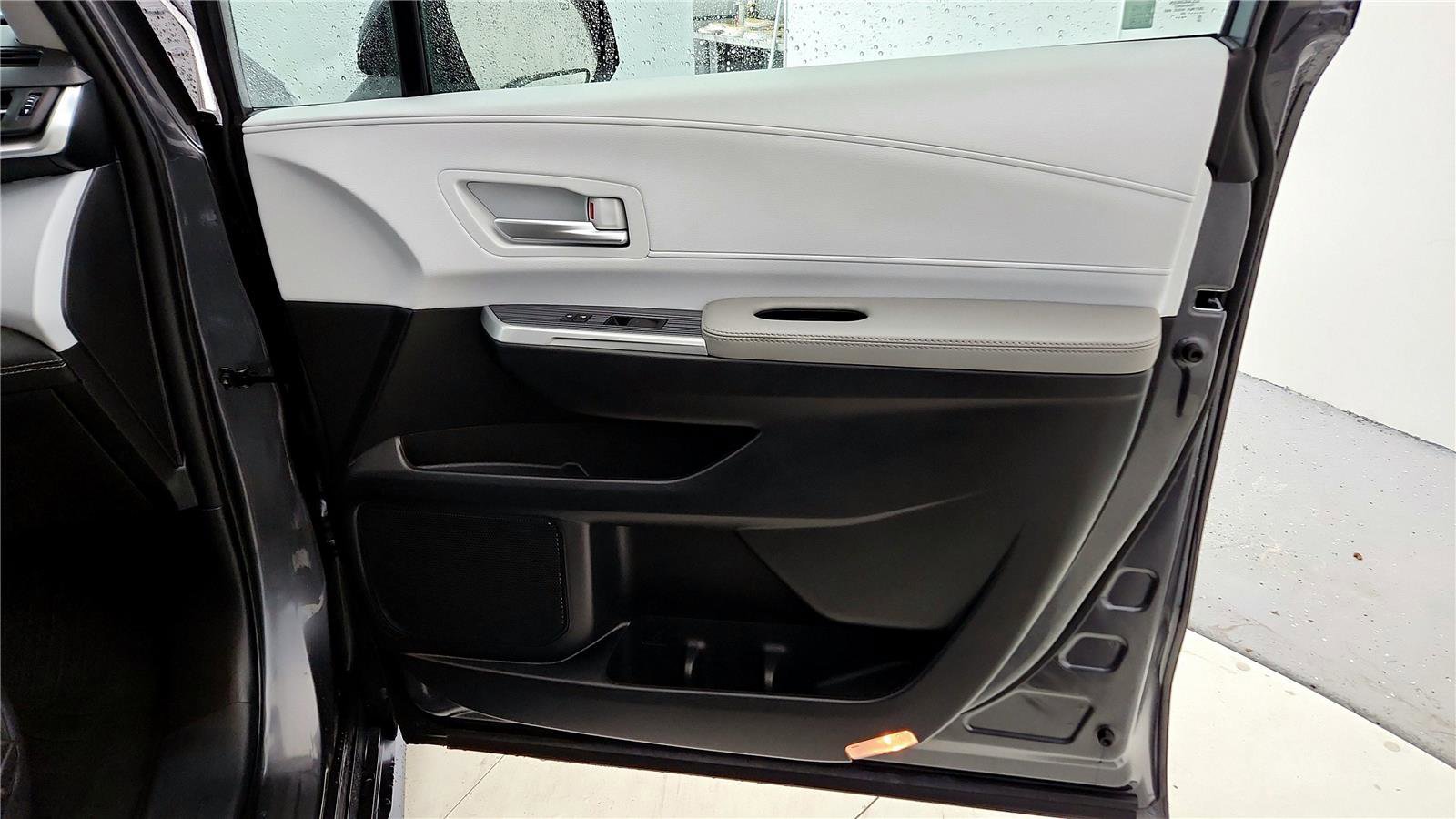 Used 2025 Toyota Sienna XLE w/ XLE Plus Package image 19